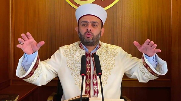 Tepkilere hatta Diyanet İşleri Başkanlığı’nın soruşturma açmasına rağmen ‘sivri’ çıkışlarından geri adım atmamış ve son olarak Hatay’ın Arap toprağı olduğunu iddia etmişti.