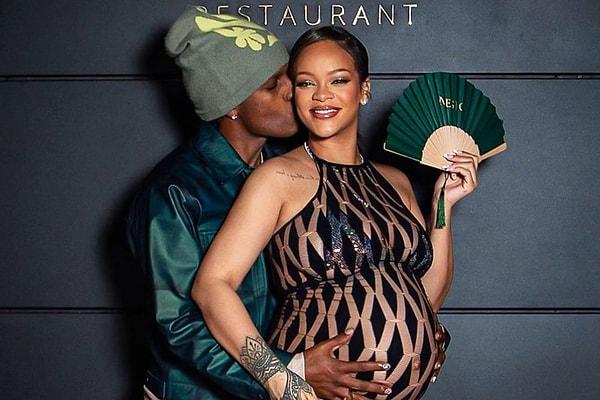 2023 senesinin Şubat ayında Amerikan Futbolu Ligi, Super Bowl şovunda sahneye çıkan Rihanna, ikinci çocuğuna hamile olduğunu duyurmuştu.