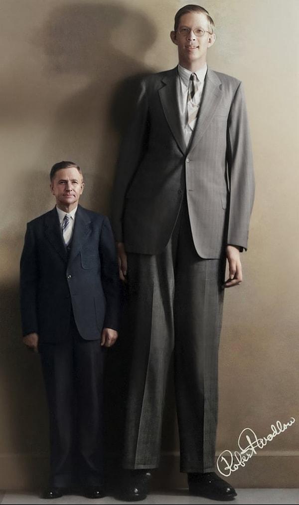 16. Tarihin en uzun boylu adamı Robert Wadlow ve babası Harold Franklin Wadlow👇