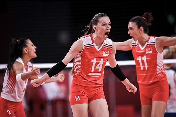 Tüm Türkiye’ye büyük bir sevinç yaşatan A Milli Kadın Voleybol Takımımızın kaptanı Eda Erdem de turnuvada harika bir performans göstermişti.