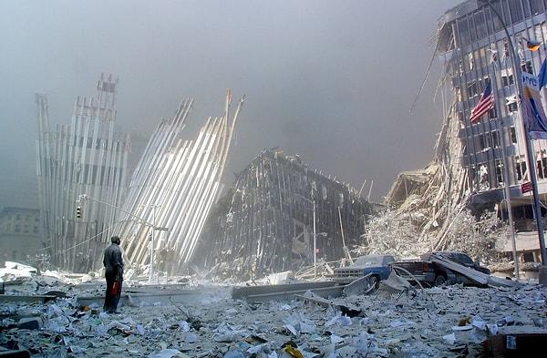 11 Eylül 2001 saldırılarının üstünden 22 sene geçti. Bugün dahi yanıt bulmamış onlarca soru işareti havada uçuşmaya devam ediyor.