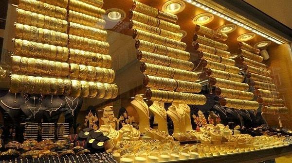 Ons altın, gün sonunda 1.923 dolardan, gram altın ise 1.662 TL'den işlem gördü.