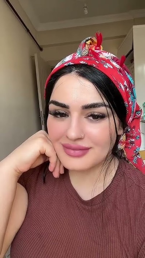 ”TikTok'a girdiğim için ailemden tepki gördüm ve onlardan uzaklaştım" diyen Mizgin, "Şu anda beni ekranlara çıkardığınız için beni tehdit ediyorlar" dedi.