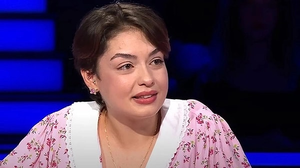 ATV'de yayınlanan Kim Milyoner Olmak İster yarışmasına katılan ve 1 milyon TL ödüllü soruyu bilerek tarihe geçen Rabia Birsen Göğercin, performansı ile izleyen herkesi kendisine hayran bırakmıştı.