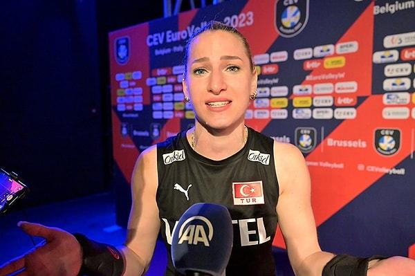A Milli Kadın Voleybol Takımı'nın başarılı oyuncularından biri olan libero Gizem Örge bu yıl gerçekleşen CEV Avrupa Voleybol Şampiyonası'nda adeta fırtınalar estirmişti, maçların parlayan yıldızı olmuştu.