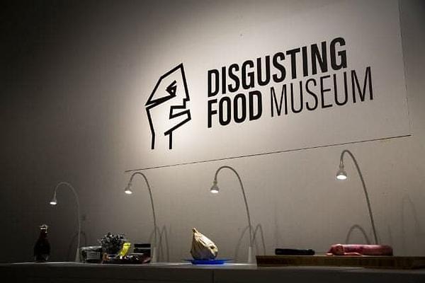 Ancak hepsini unutun çünkü şimdi sizlere oldukça ilginç bir müzeden bahsedeceğiz. İğrenç Yemekler Müzesi yani Disgusting Food Museum.