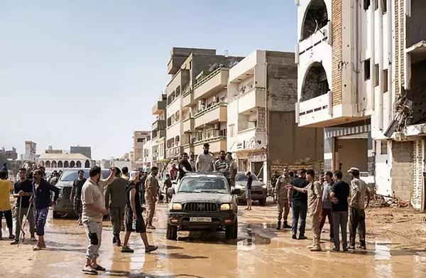 Libyalı yetkililere göre, Daniel Fırtınası'nın neden olduğu sel felaketinin yapıları yıktığı, şehrin altyapısına ağır zarar verdiğini ve 5000'den fazla kişinin öldüğü bildirildi