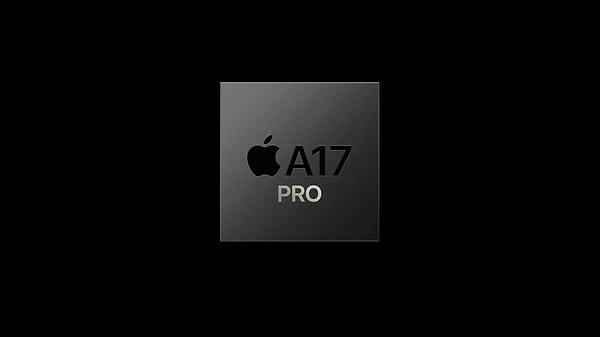 Donanım özelliklerinde bizleri Dünyanın en güçlü mobil işlemcisi olduğu iddia edilen  A17 Pro yongasıyla karşılayan iPhone 15 Pro, geçmiş modellere kıyasla daha yüksek performanslı ve verimli bir kullanım sunuyor.