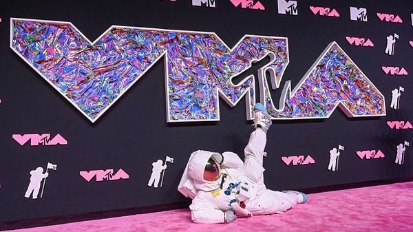 MTV, müzik endüstrisinde bir değişim yaratan ve toplumu etkileyen sanatçıların yer aldığı 2023 yılı Video Müzik Ödülleri adaylarını önceden açıklamıştı.