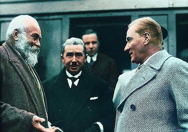 Cumhuriyetimizin kurucusu Mustafa Kemal Atatürk'e olan minnetimiz ve sevgimiz kendisini her alanda gösteriyor.