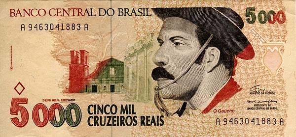 2. Real öncesi Brezilya para birimi "Cruzeiro Real" idi.