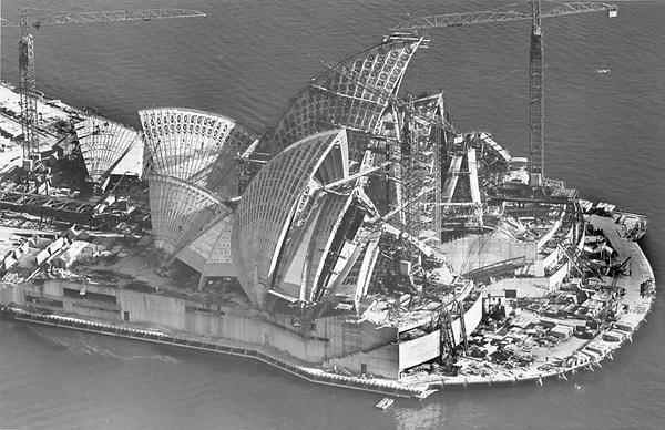 Sidney Opera Binası'nın inşaat maliyeti 7 milyon Avustralya doları olarak tahmin ediliyordu fakat tutmadı.