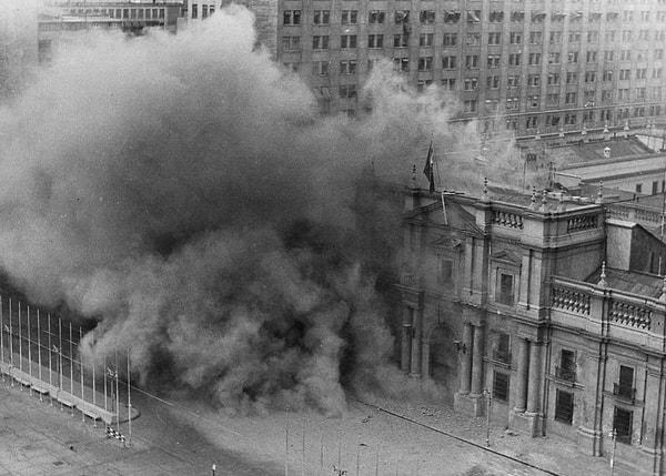 15. 11 Eylül 1973 tarihinde, Şili Darbesi'nin gerçekleştiği anlara ait bir görüntü👇
