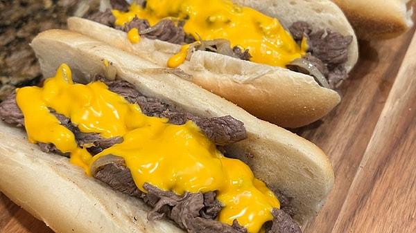 5. Philly Cheesesteak adı verilen dilimlenmiş biftek ve erimiş peynirle yapılan bir sandviçin kökeni neresidir?