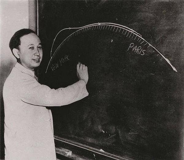 5. ABD'de bilim insanı olarak görev yapan Qian Xuesen, komünist olmakla suçlanıp Çin'e gönderilmiş ve Çin'de uydu ve füze sanayisinin kurulmasını sağlamıştı.