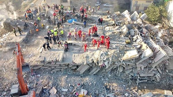 Kahramanmaraş'ta merkezli meydana gelen 6 Şubat tarihli deprem felaketlerini hemen ardından 'Olası Marmara Depremi'ne ilişkin bazı uzmanların açıklamaları son günlerde yeniden gündeme geldi.