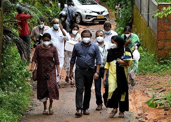 Hindistan’ın güneyindeki Kerala eyaletinde 2018’den bu yana yaşanan 4. Nipah salgınında 2 kişinin hayatını kaybetmesi birçok ülkede büyük endişeye yol açtı. Ülkede çok sayıda okul kapatılırken 9 köy karantina bölgesi ilan edildi.