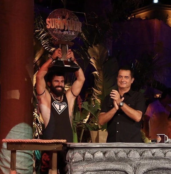 Survivor Ünlüler-Gönüllüler 2014 ve Survivor All Star 2015 sezonlarında kupayı alan Turabi Çamkıran her yaptığı paylaşımla olay olmaya devam ediyor.