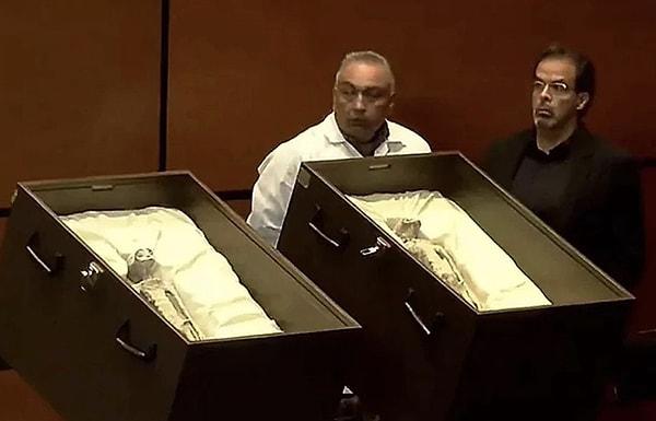 Mexico City'de 13 Eylül günü iki uzaylıya ait olduğu öne sürülen fosiller sergilendi. Bedenlerin bin yıllık olduğu belirtildi.