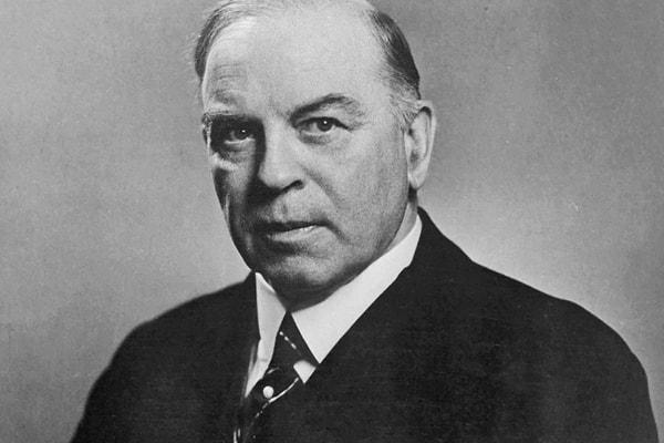 Kanada Başbakanı Mackenzie King, durumun 8 yıl önce patlak veren I. Dünya Savaşı'ndan farklı olduğunu, asker gönderebilmek için Kanada Meclisi'nin karar vermesi gerektiğini açıkladı.  Ancak İngilizleri asıl şoka uğratan yanıt İrlanda Ulusal Meclis’inden geldi.