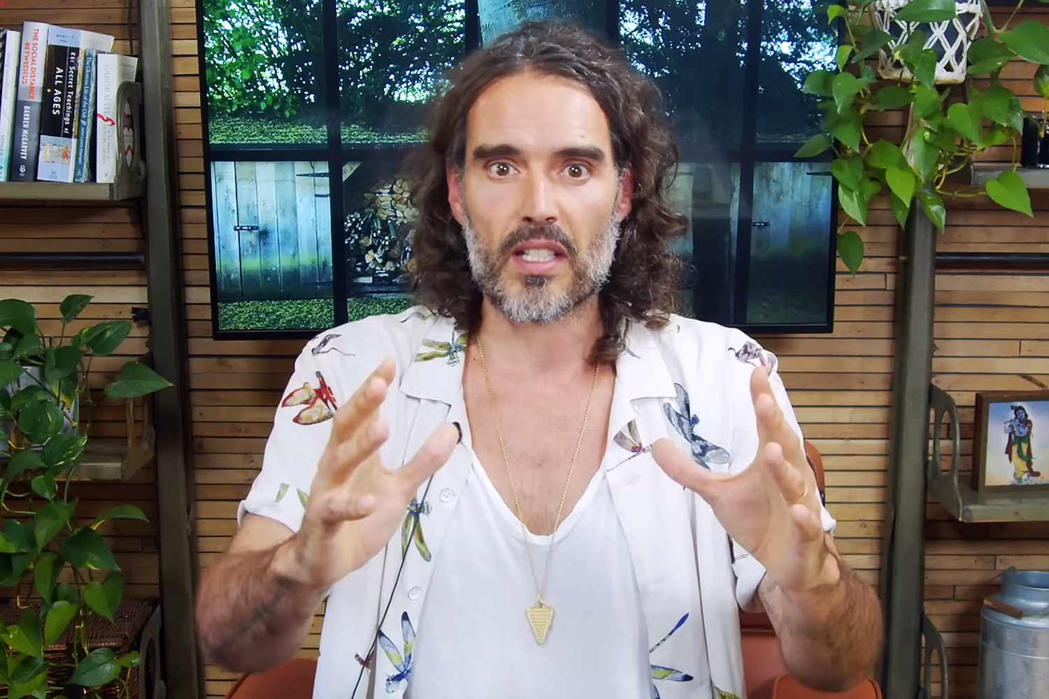 Comedian Russell Brand Faces Sexual Assault Allegations Onedio comedian-russell-brand-faces-sexual-assault-allegations-onedio