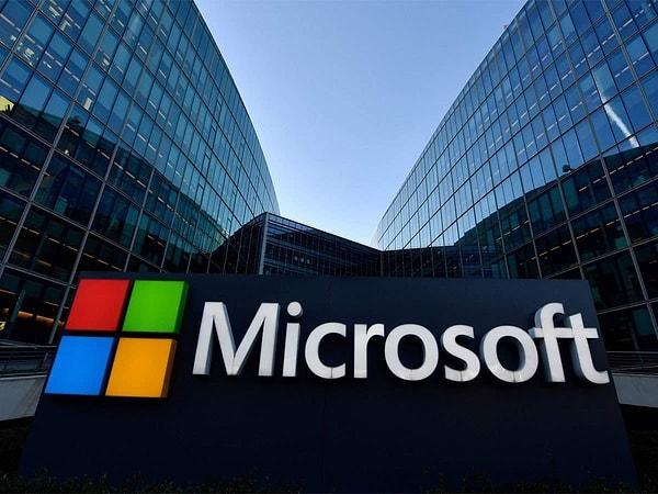 Microsoft'un mobil alandaki stratejik hataları, şirketin son üç CEO'su tarafından da kabul edildi.