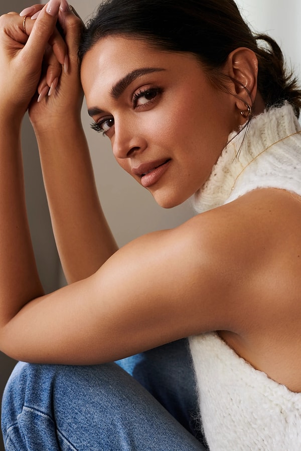 9. Deepika Padukone - The Bollywood Beauty