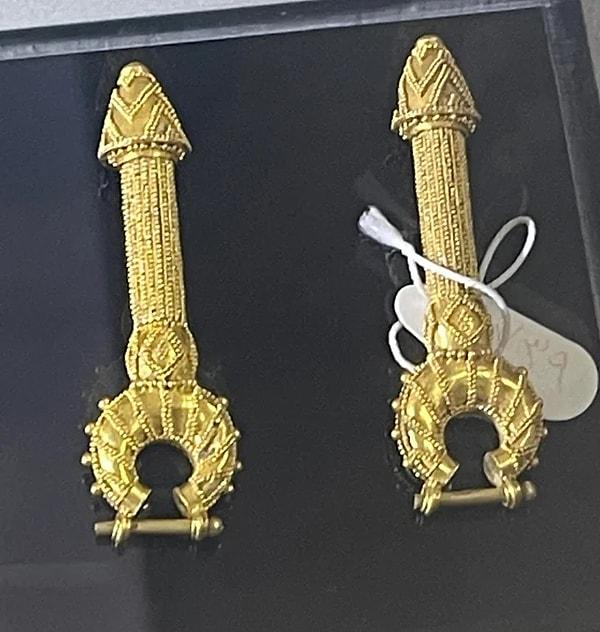 5. MÖ 6. Yüzyıldaki Ahameniş İran'ı imparatorluğundan kalma bir çift altın küpe.