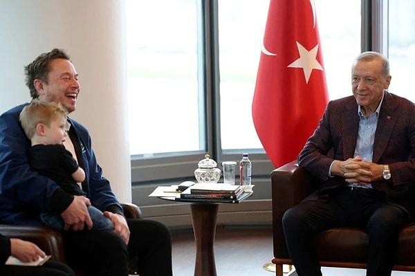 Togg'un Türkiye'de yollara çıkmasıyla birlikte Tesla'nın da Türkiye pazarına girdiğini hatırlatan Erdoğan, Tesla'nın 7'nci fabrikasını Türkiye'de kurması için çağrı yaptı.