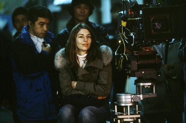 Coppola, çocuklarının "Neden kadın bu kadar genç ve adam bu kadar yaşlı?" sorusuna karşılık, filmin çekildiği sırada bu konu üzerinde çok fazla düşünmediğini, yalnızca işini yaptığını belirtti.