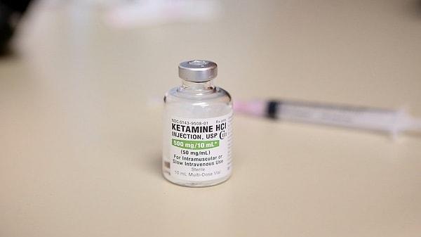 Zoroğlu'nun kliniğine giden hastalar üzerinde kullandığı ilaç da tartışmaların odağında. Peki uyuşturucu etkisi bulunan 'ketamin' çocukların tedavisinde kullanılır mı?