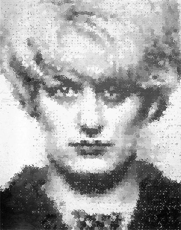 12. Marcus Harvey'in tartışmalı tablosu hükümlü çocuk seri katili Myra Hindley'in reprodüksiyonu. Çocukların el izlerinden oluşuyor.