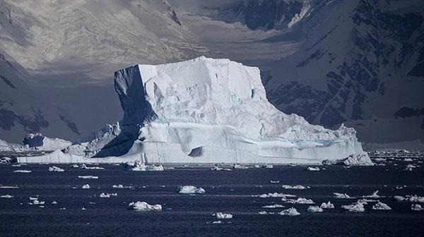 Veri merkezinin yürüttüğü araştırmalar, Buzul kıtanın şu anda 17 milyon kilometrekareden daha az bir alanı kapladığını ortaya koyuyor.