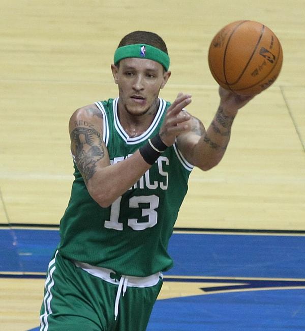 Boston Celtics, Seattle Supersonics, Cleveland Cavaliers ve Dallas Mavericks gibi NBA takımlarında forma giyen West, bir dönem oldukça parlak bir kariyerin içindeydi.