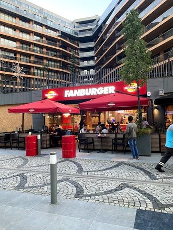 2. Tahsin'in İzmit ve Kurtköy'de olmak üzere Fanburger adında iki hamburgercisi var.