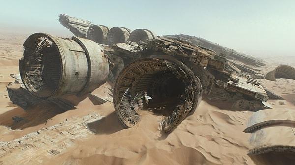 What is the name of the desert planet that appears in "Star Wars: Episode VII - The Force Awakens"?