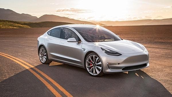 Güncel değeri 53.240 dolar olan otomobili kazanmak isteyen katılımcıların en az bir arkadaşını Tesla araç satın almaya ikna etmesi gerekiyor.