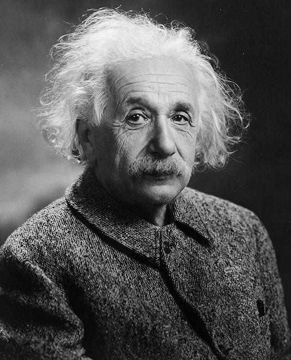 10. Albert Einstein'ın derslerinde kötü olduğu efsanesini siz de duymuşsunuzdur ancak aslında böyle bir şey yok. Kendisi küçükken de matematikte harikalar yaratıyordu!