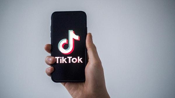 Sosyal medyanın yeni gözdesi TikTok, son dönemlerde kimsenin dilinden düşmüyor. Bu platformda paylaşılan videolar, izleyenlerin büyük ilgisini çekiyor.