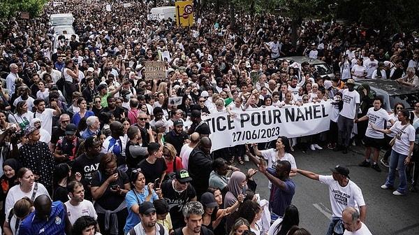Öte yandan, 2023'ün yaz aylarında Fransa'da büyük bir sosyal hareketin fitili ateşlendi.