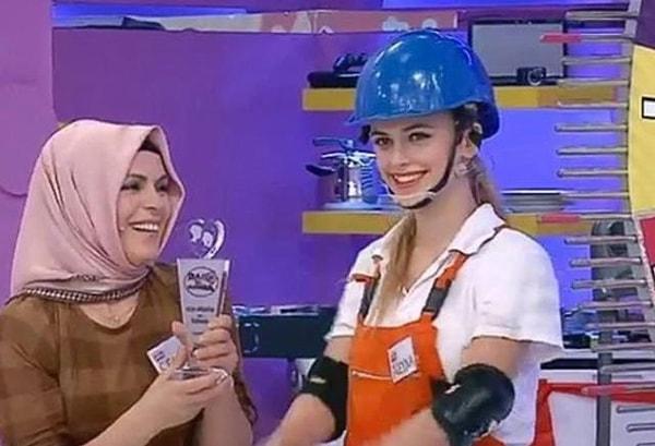 2013'te atv ekranlarında yayınlanan Kızlar ve Anneleri yarışmasına annesiyle beraber katılan Aleyna Çalışkan'ı aslında ilk olarak burada görmüşüz.