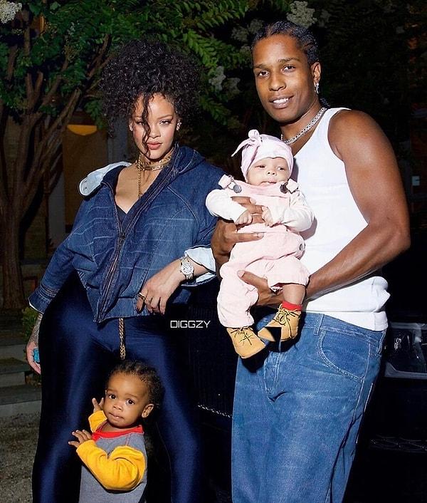 2. Şimdi de gelin ikinci çocuğuna da kavuşan Rihanna'nın ailesine bir bakalım!😍