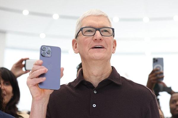 Apple Türkiye, döviz kurlarındaki artışı gerekçe göstererek iPhone başta olmak üzere tüm ürünlerine zam yaptığını duyurdu.
