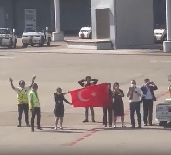 Başarılı bir eleme sürecinin ardından Japonya'dan ayrılan Filenin Sultanları ise Japon havalimanı çalışanları tarafından Türk Bayrağı ile uğurlandılar.