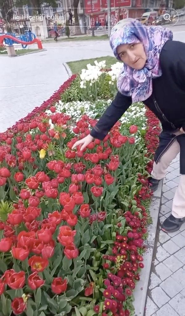 Ya da belediyenin refüje ektiği çiçekleri severken onu görüyoruz. Bu arada Repçi Azize, Kütahya'da yaşıyor.