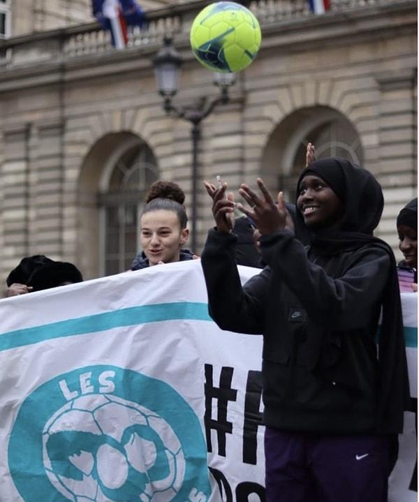 Kadın futbolculardan oluşan Les Hijabeuses (Başörtülüler) Kolektifinin Başkanı Founé Diawara ise şu açıklamalarda bulundu:
