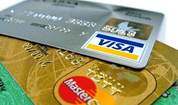 Kredi kartlarında aylık azami gecikme faiz oranı 1 Ekim itibariyle yüzde 3,11'den yüzde 3,56'ya yükseldi.