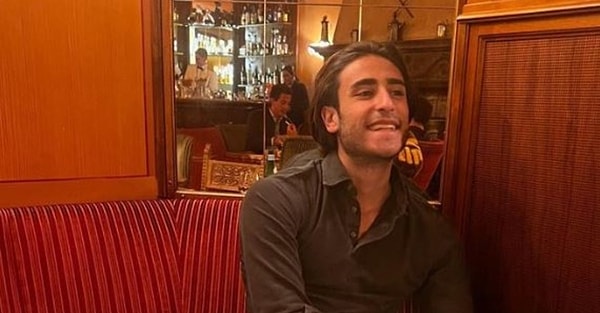 Ali Sabancı'nın bir kritik ameliyat daha geçirdiği gece, Emrecan Sabancı dışarıda görüntülendi.