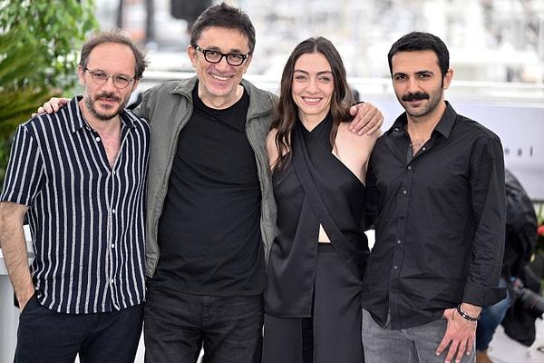 Ünlü yönetmen Nuri Bilge Ceylan, geçtiğimiz yıl vizyona giren "Kuru Otlar Üstüne" filmi çok beğenilmişti. Film, 76. Cannes Film Festivali’nde Merve Dizdar’a En İyi Kadın Oyuncu Ödülü’nü kazandırmıştı.