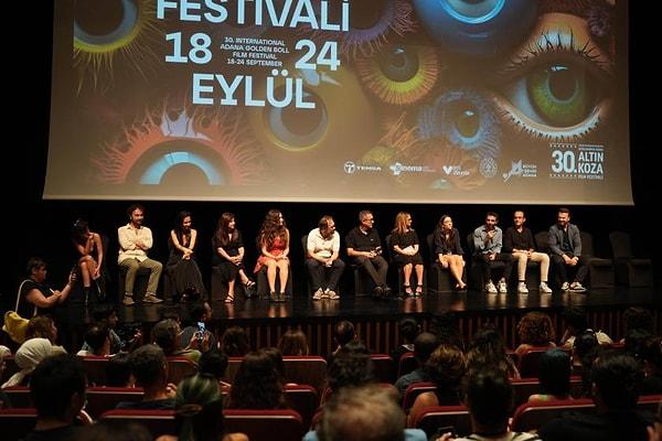 Nihayet bu yıl film, 18-24 Eylül tarihleri arasında 30'uncu kez düzenlenen Adana Film Festivali'nde özel bir gösterimle Türkiye'de ilk kez izleyicilerin karşısına çıktı.